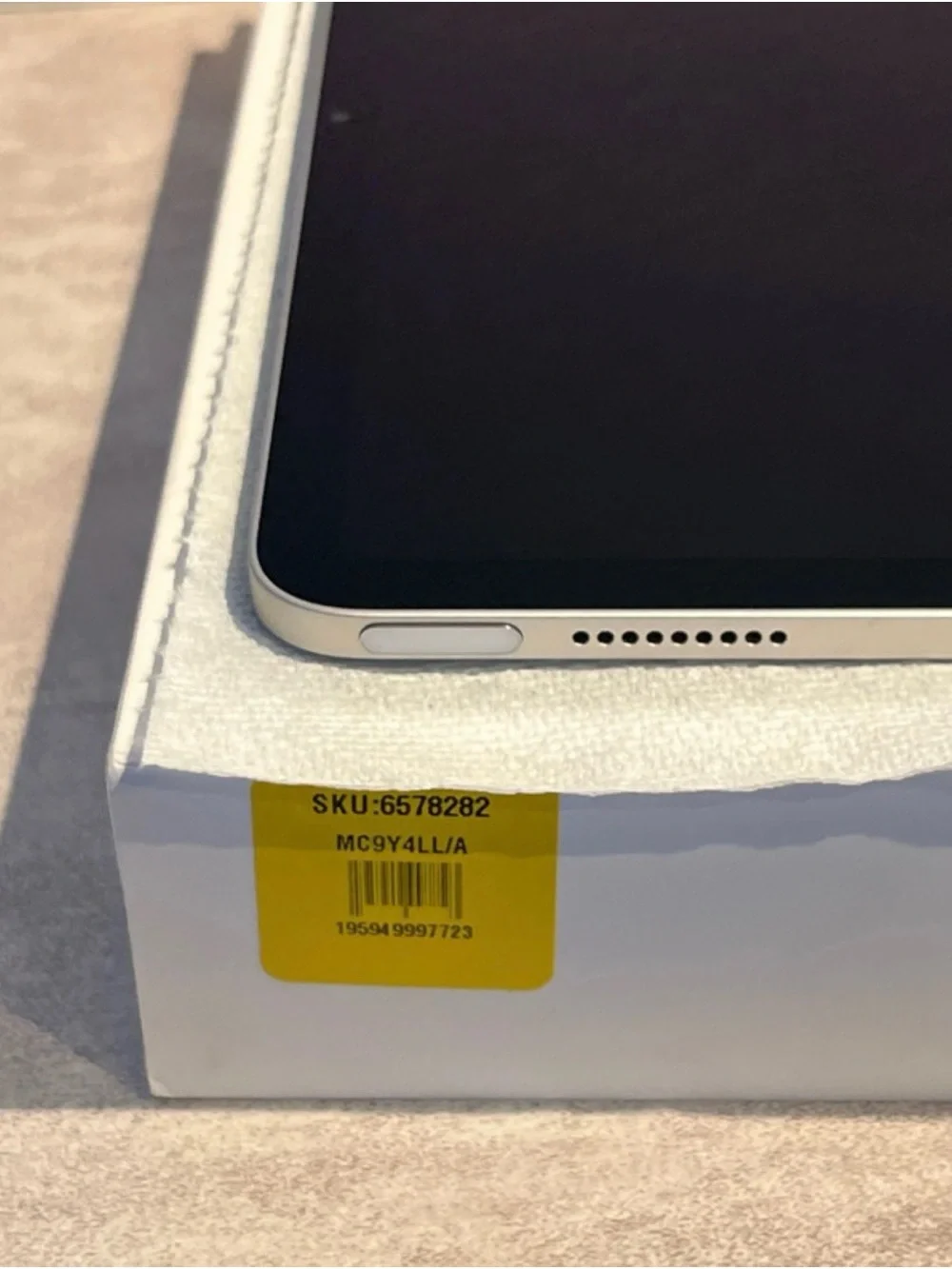 iPad Air M3 Wifi 11-in, with original box, original charger kit, extra USB port